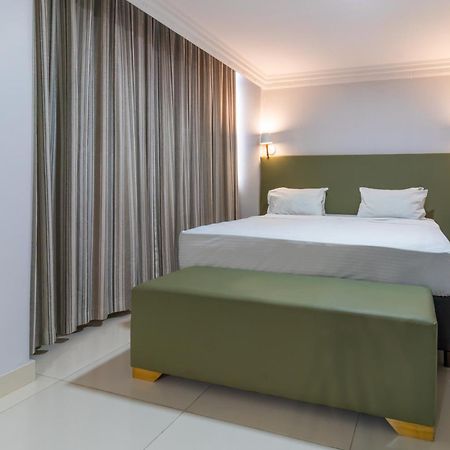 Umuarama Plaza Hotel Goiania Bagian luar foto