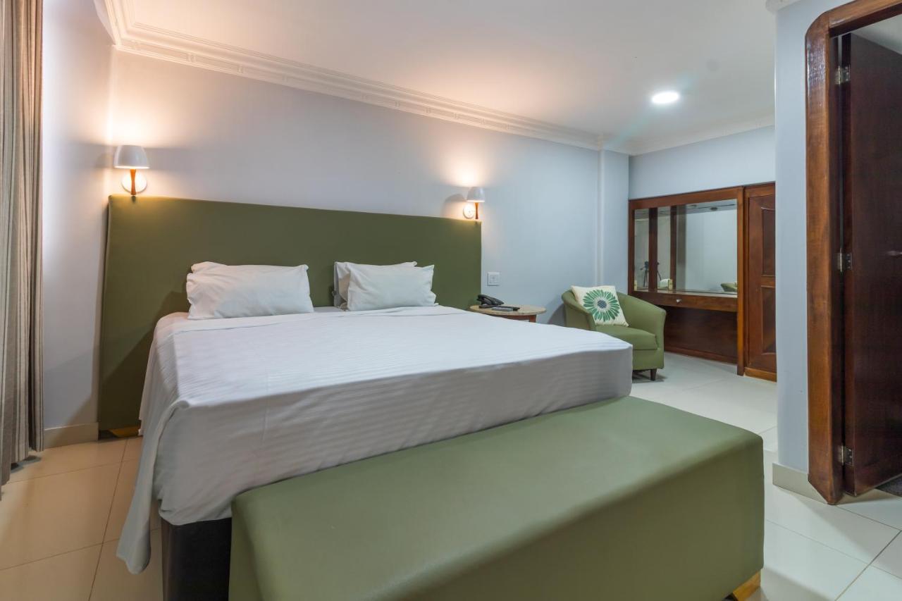 Umuarama Plaza Hotel Goiania Bagian luar foto