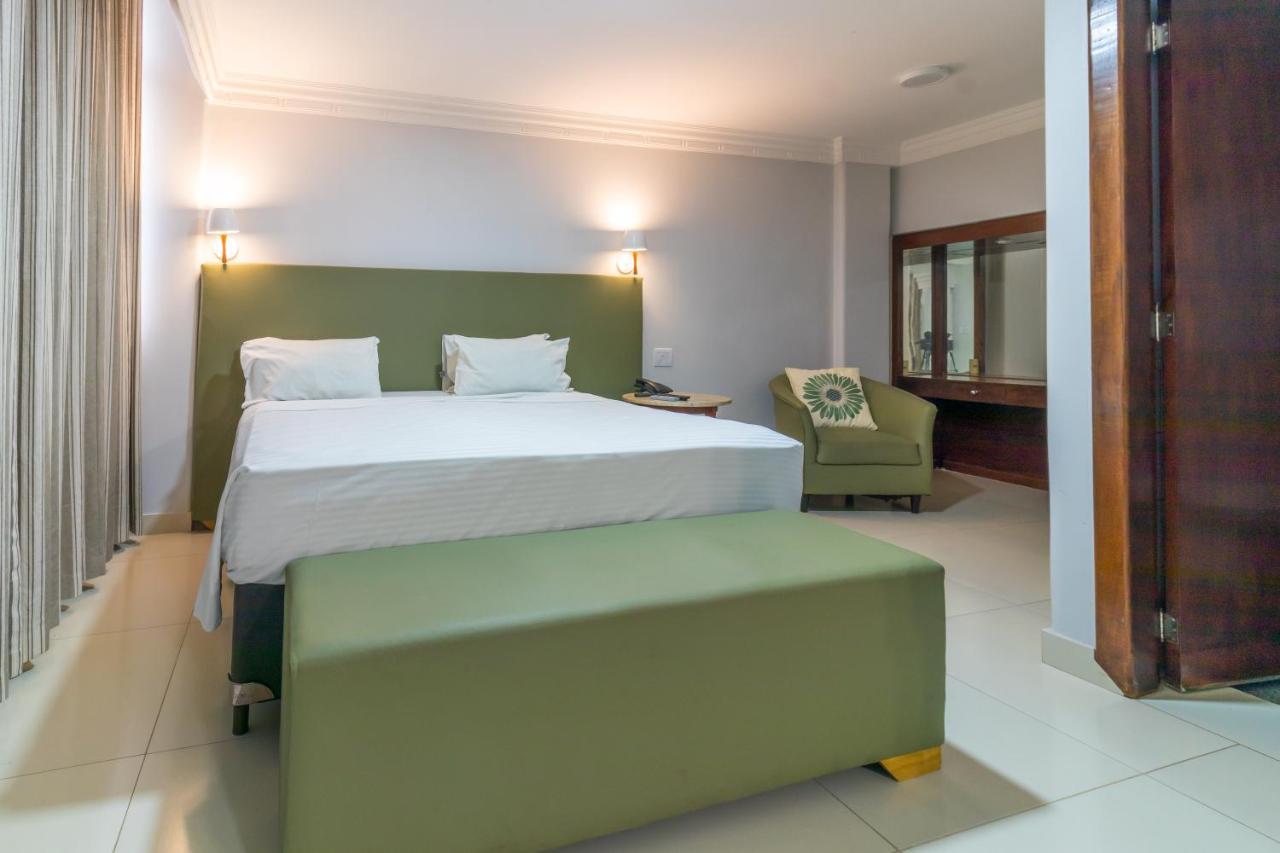 Umuarama Plaza Hotel Goiania Bagian luar foto