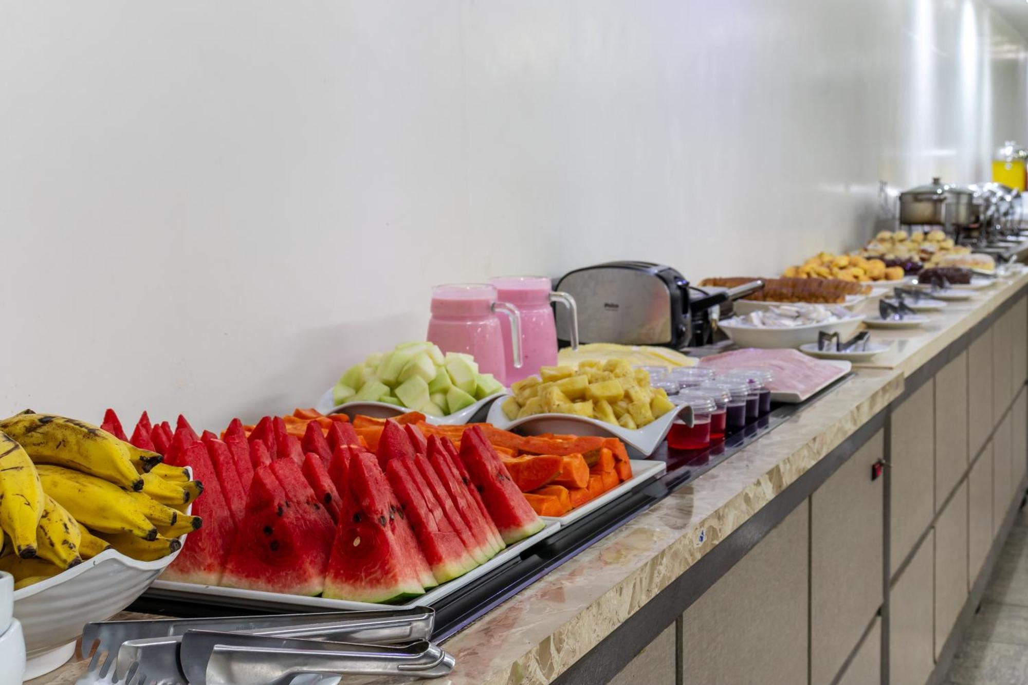 Umuarama Plaza Hotel Goiania Bagian luar foto