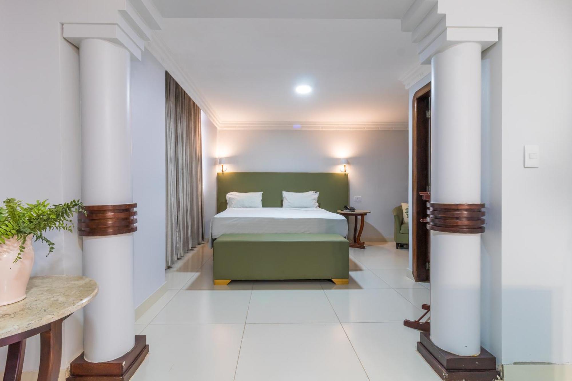 Umuarama Plaza Hotel Goiania Bagian luar foto