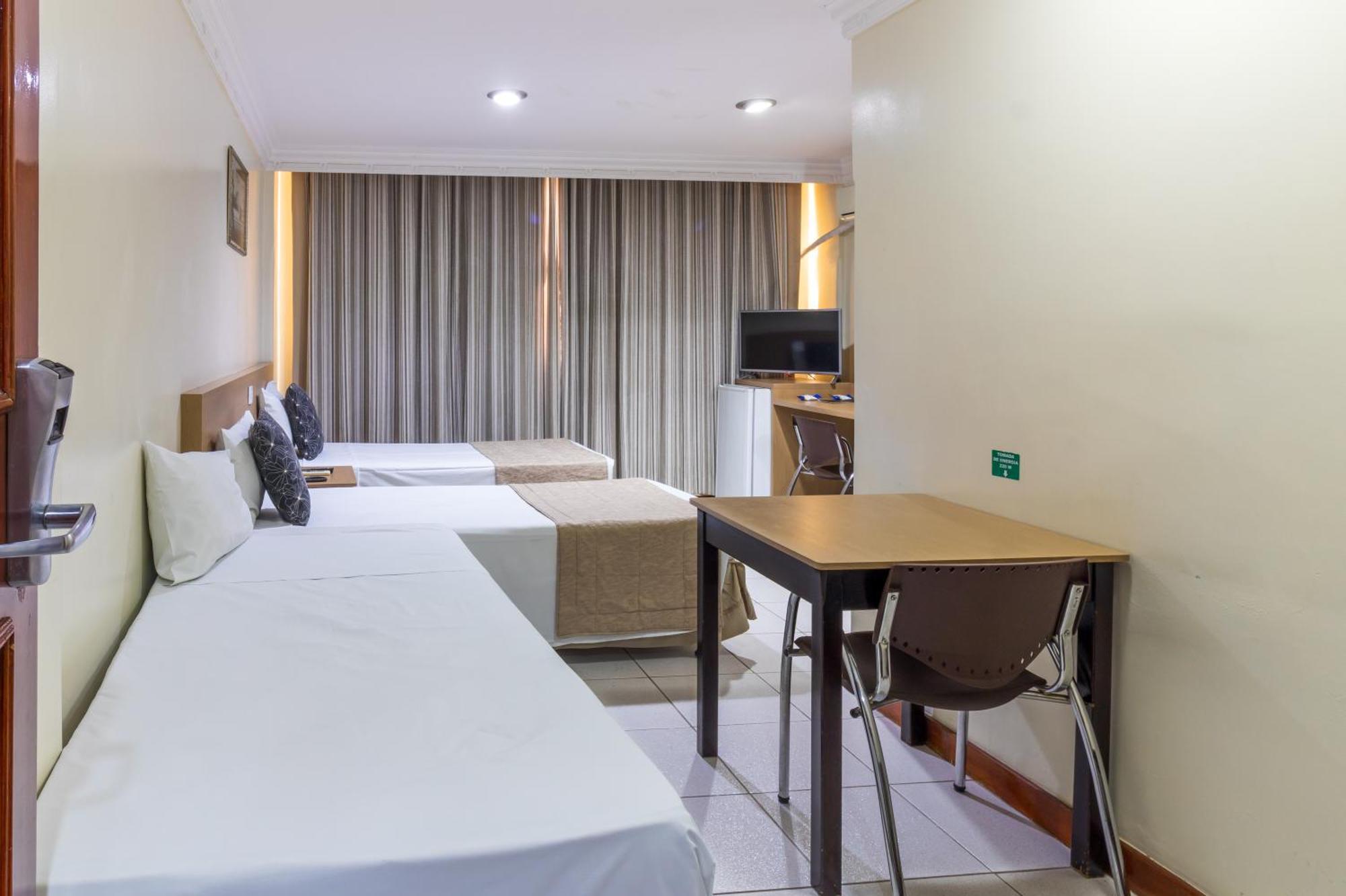 Umuarama Plaza Hotel Goiania Bagian luar foto