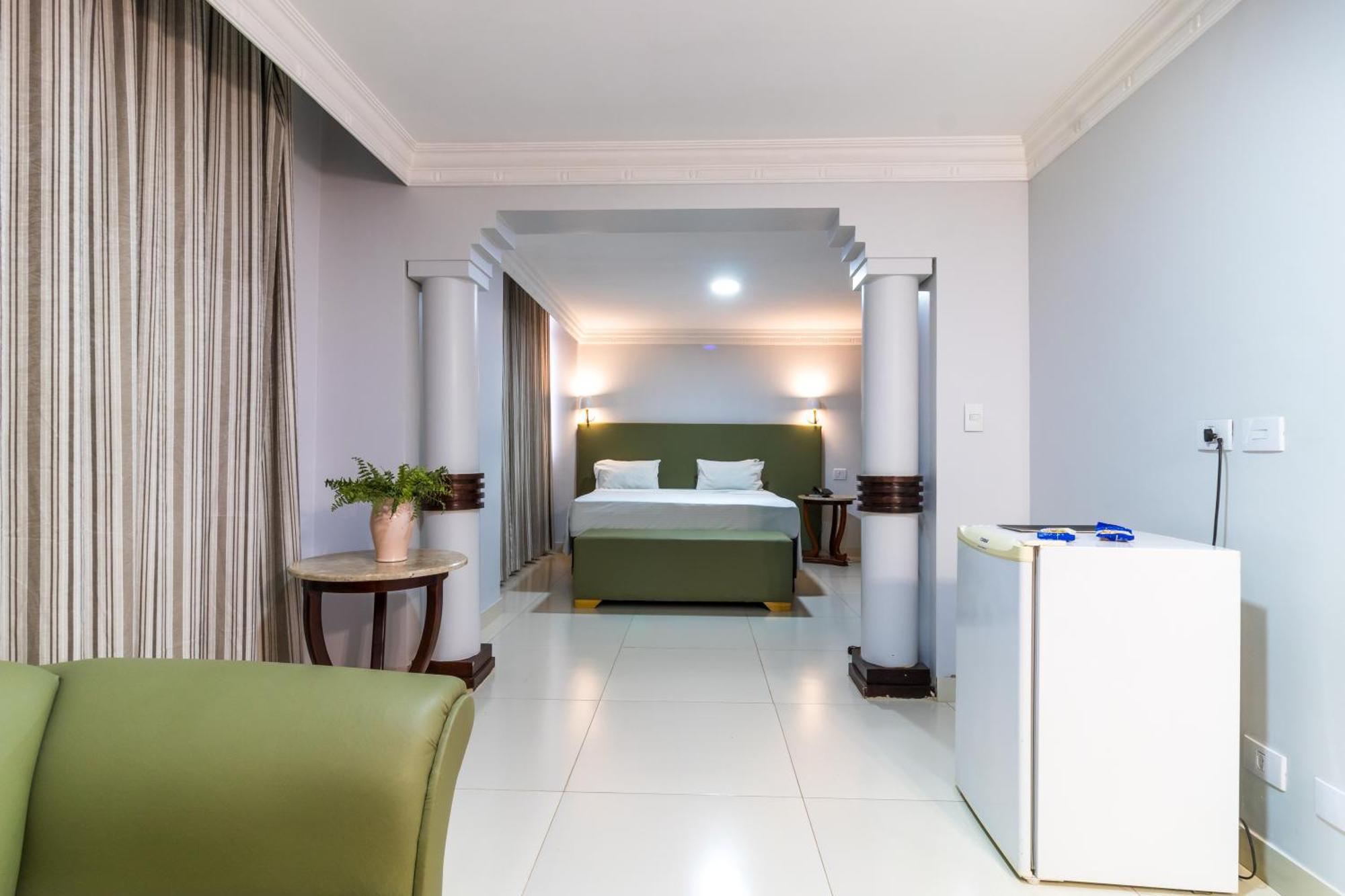 Umuarama Plaza Hotel Goiania Bagian luar foto