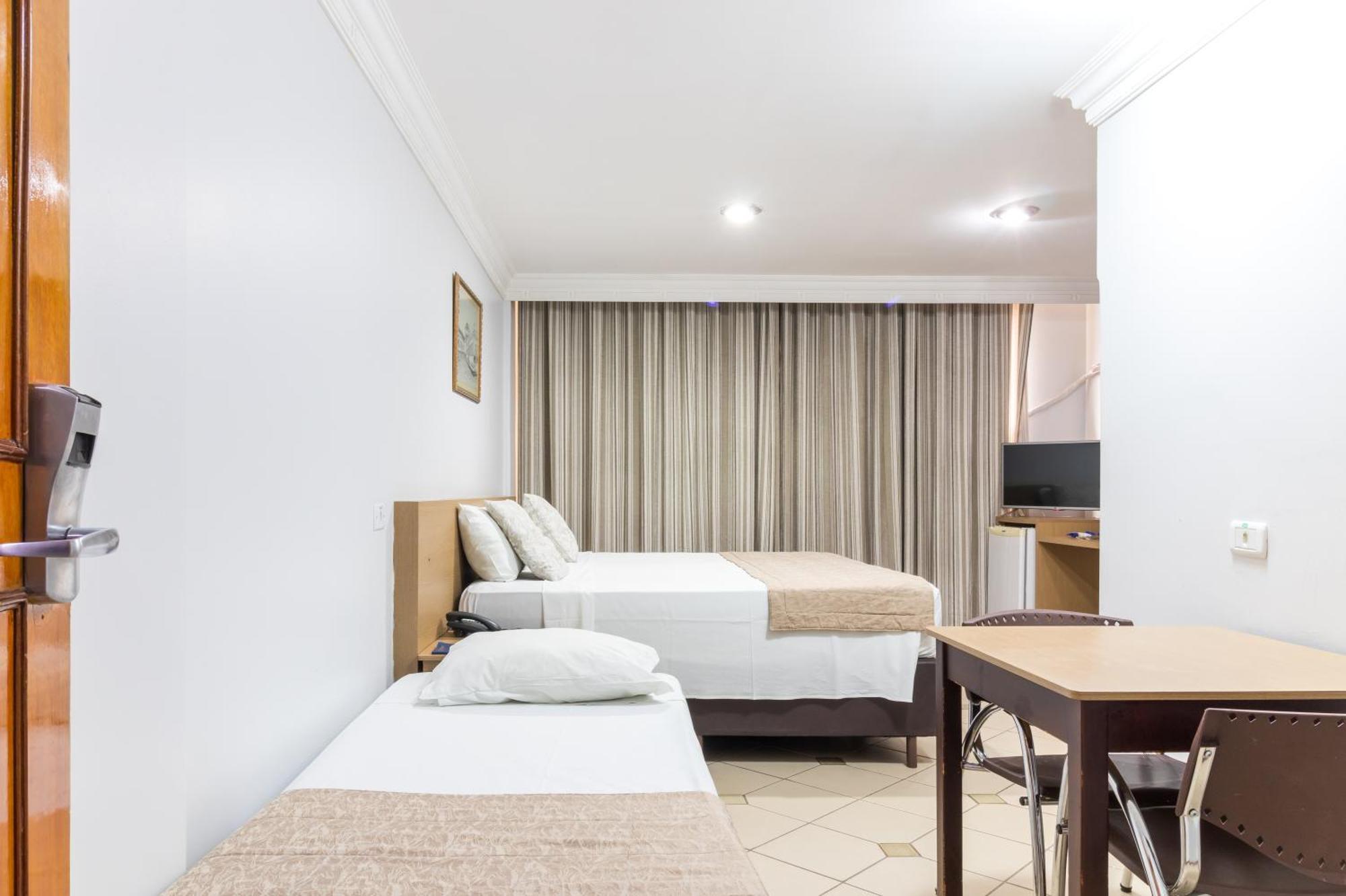 Umuarama Plaza Hotel Goiania Bagian luar foto